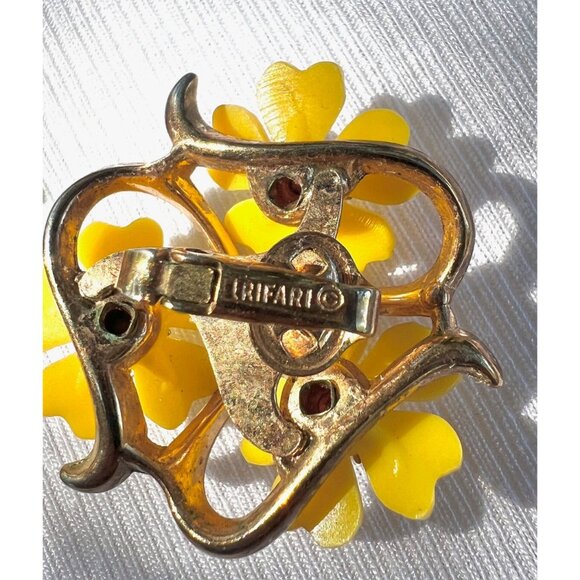 Trifari Yellow Floral Clip-On Earrings With Rhinestones Vintage 1950s - Picture 3 of 9